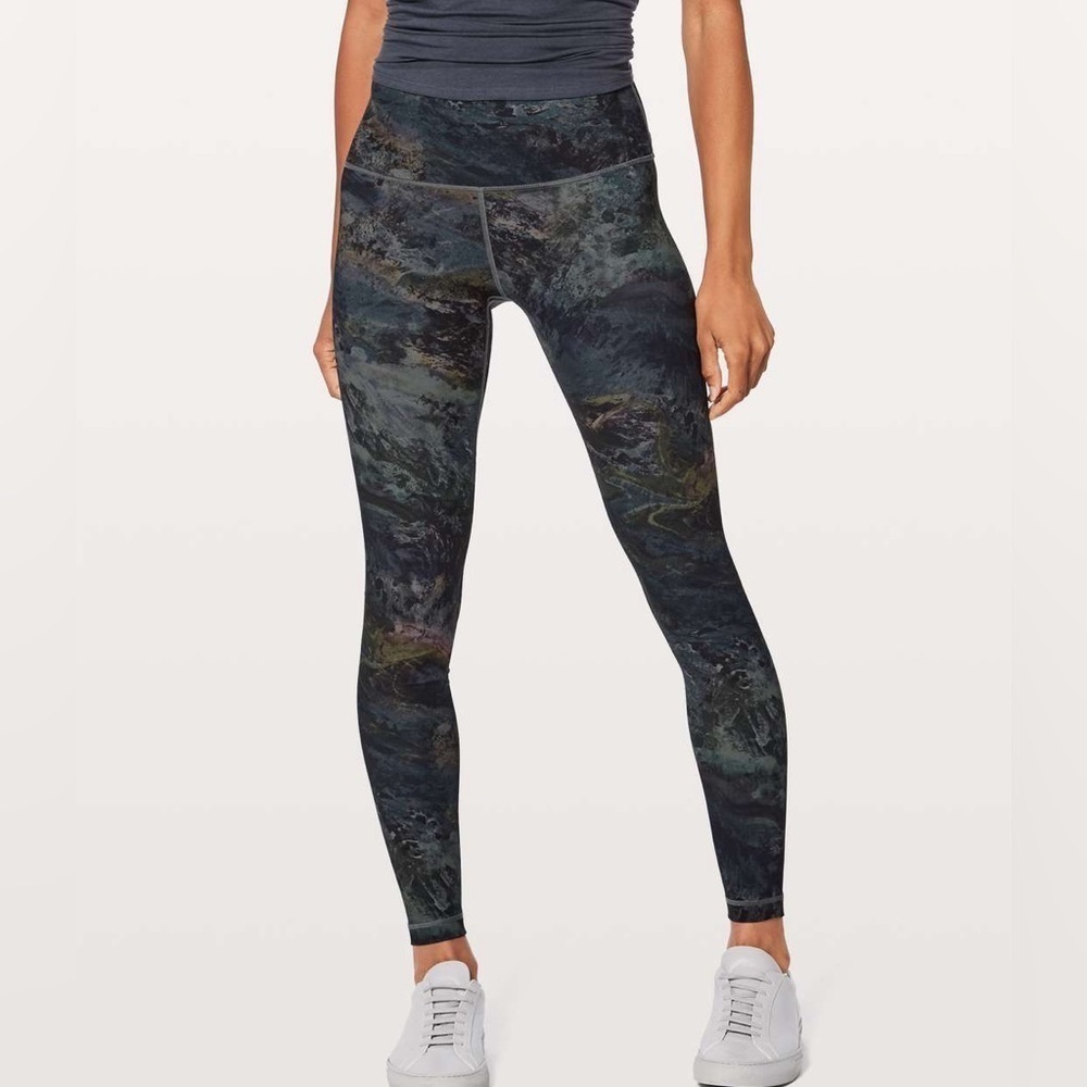 Lululemon Wunder Under HR 28” Sz 6 Galaxy Multi Print Luxtreme Leggings